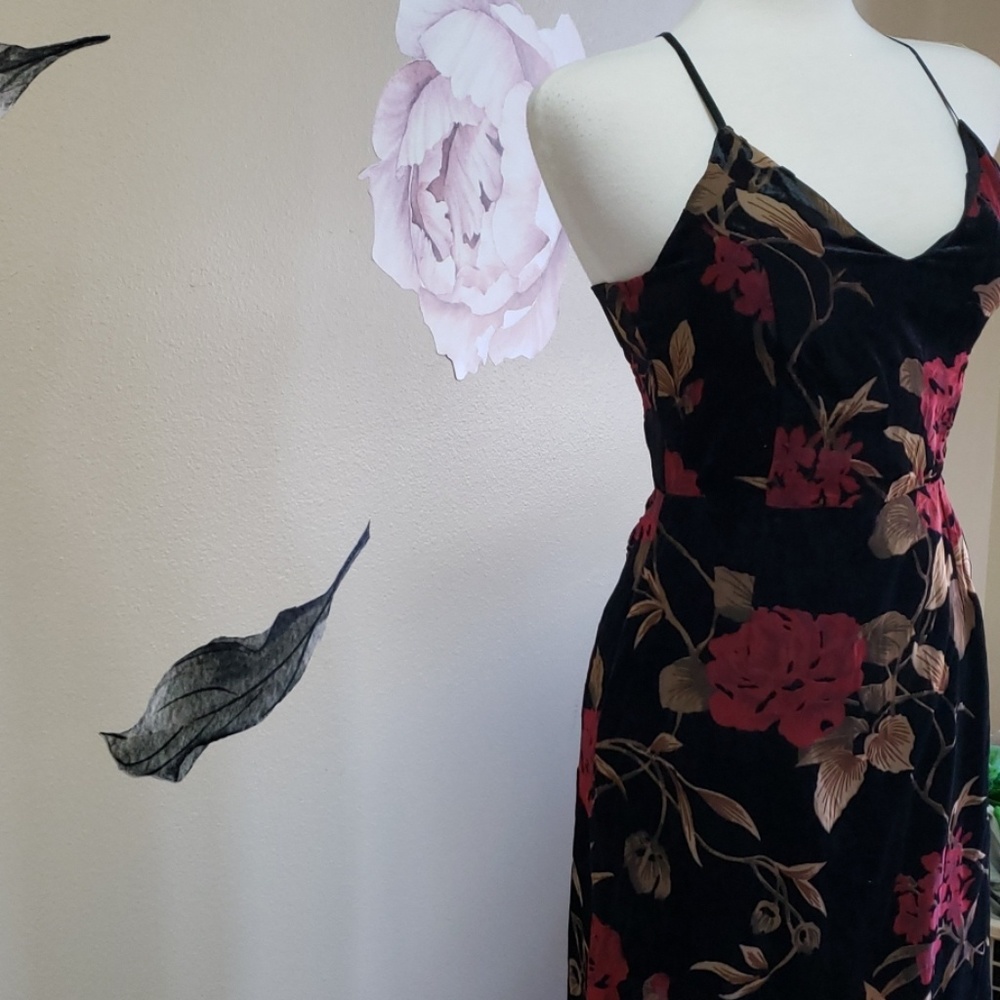 Storee Red Floral Velvet Dress - Picture 3 of 8